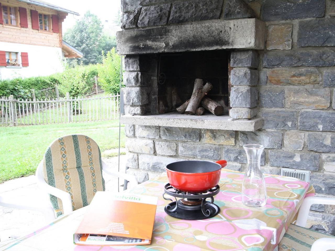 Licht chalet met terras in Randogne, Sion - Sierre & omgeving