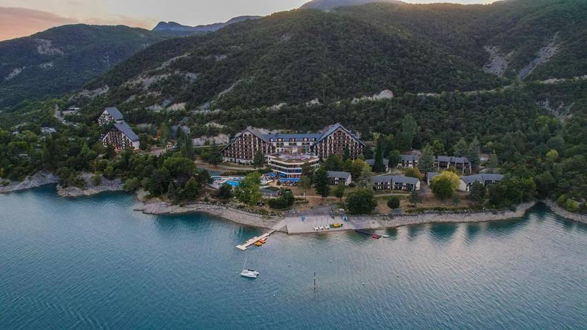 Club vacances pour 2 personnes, avec jardin et piscine dans les Alpes francaises - 2