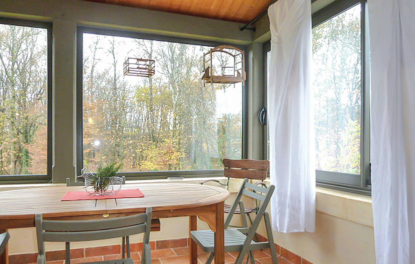 Appartement avec vue panoramique et parking, grill et lecteur DVD in La Chapelle-Aubareil, Périgord Noir