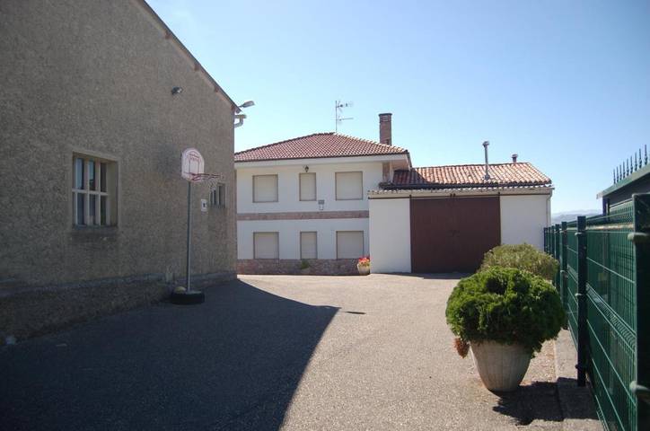 Casa rural para 5 personas, con Terraza además de Jardín y Vistas en Sariego - 2