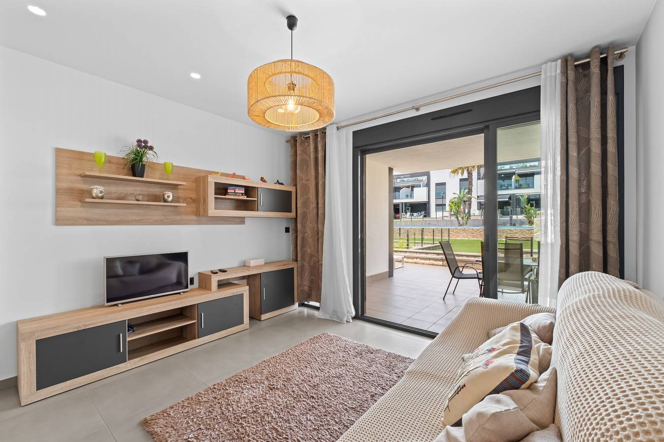 Apartamento de 2 dormitorios 2 baños en Oasis Beach Ix en Punta Prima in Torrevieja, Costa Blanca