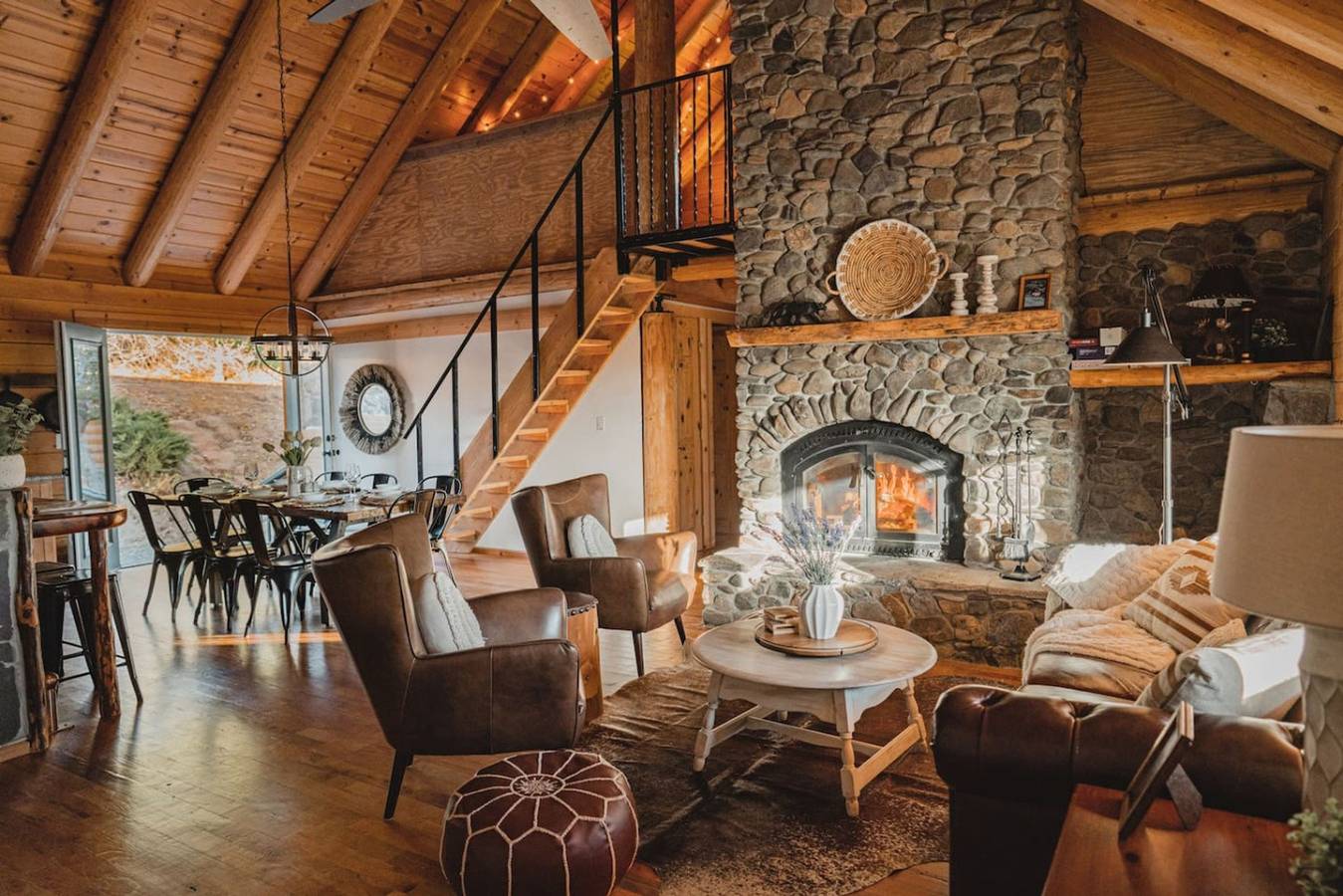 Entire studio, Scenic View Yosemite Cabin with hottub by Casa Oso in Mariposa County
