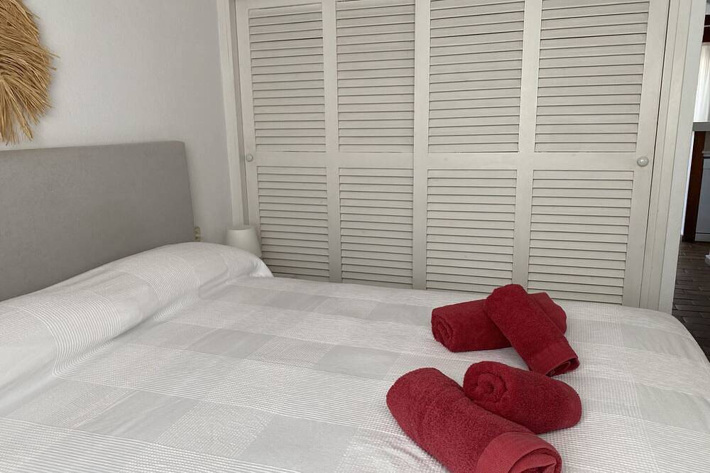 Entire apartment, Apartment with sea views and pool in Fornells in Fornells, Es Mercadal
