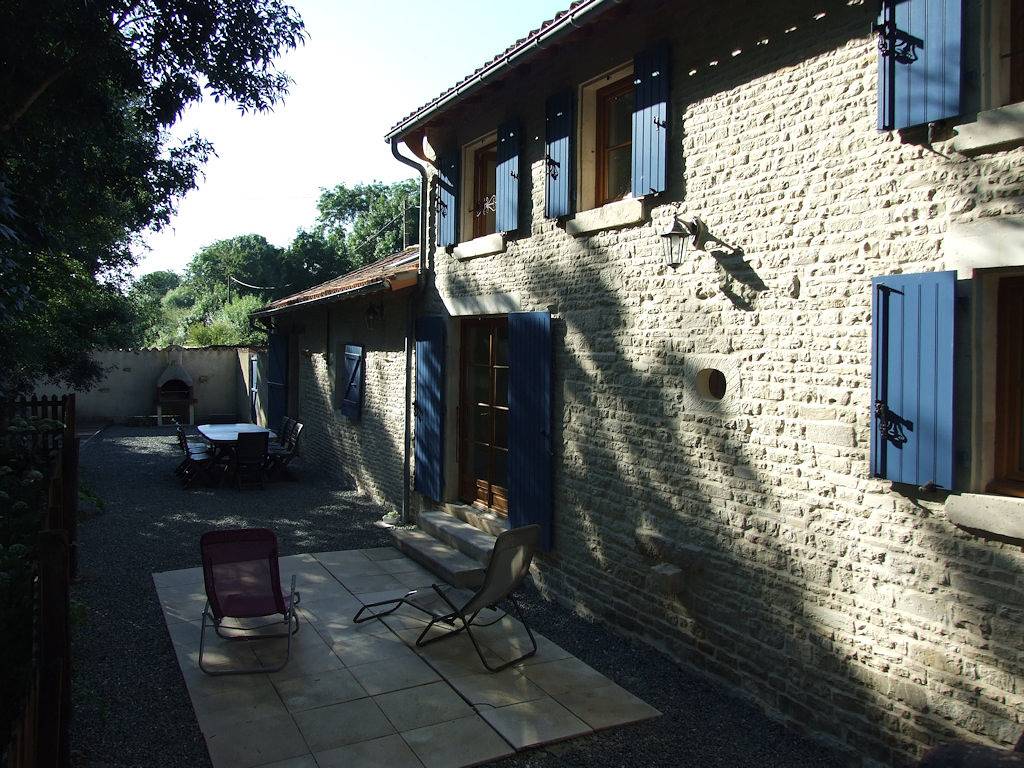 Les Sabots Bleus : Gîte l'Anguille 4 à 8 pers. (4 chambres) in Arçais, Région de Niort
