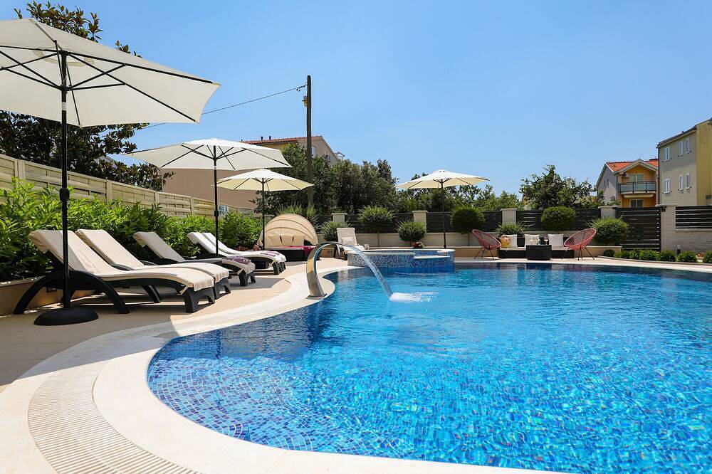 Appartement entier, Luxuroese Apartments mit Privatem Pool und Jacuzzi in Biograd na Moru, Région de Zadar