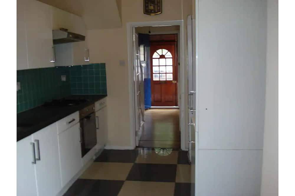 London smart Double Room near metro Central Line in Waltham Forest, London