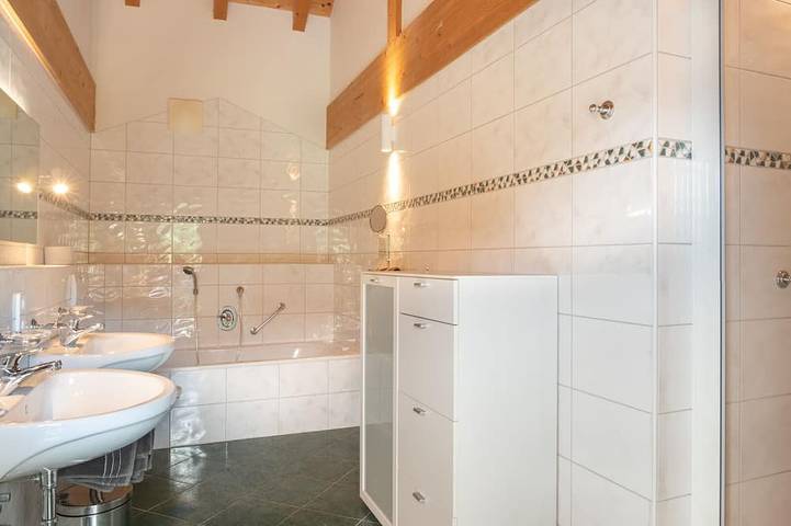 Villa Ruah - das exklusive Ferienhaus am Weissensee in Oberdorf (Weissensee), Weissensee