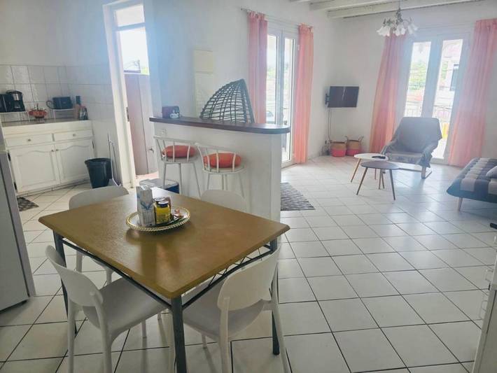 Gîte pour 4 personnes, avec terrasse dans Plage des Raisins Clairs - 2