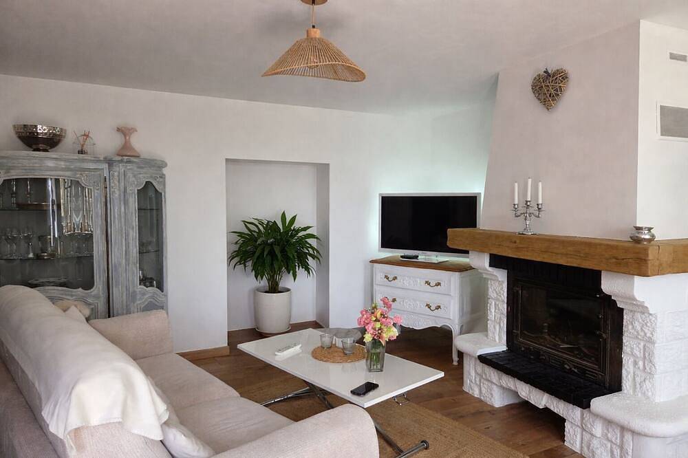 Appartement entier, Gîte de charme à la campagne avec Jacuzzi privatif - détente assurée in Cassagnes-Bégonhès, Aveyron