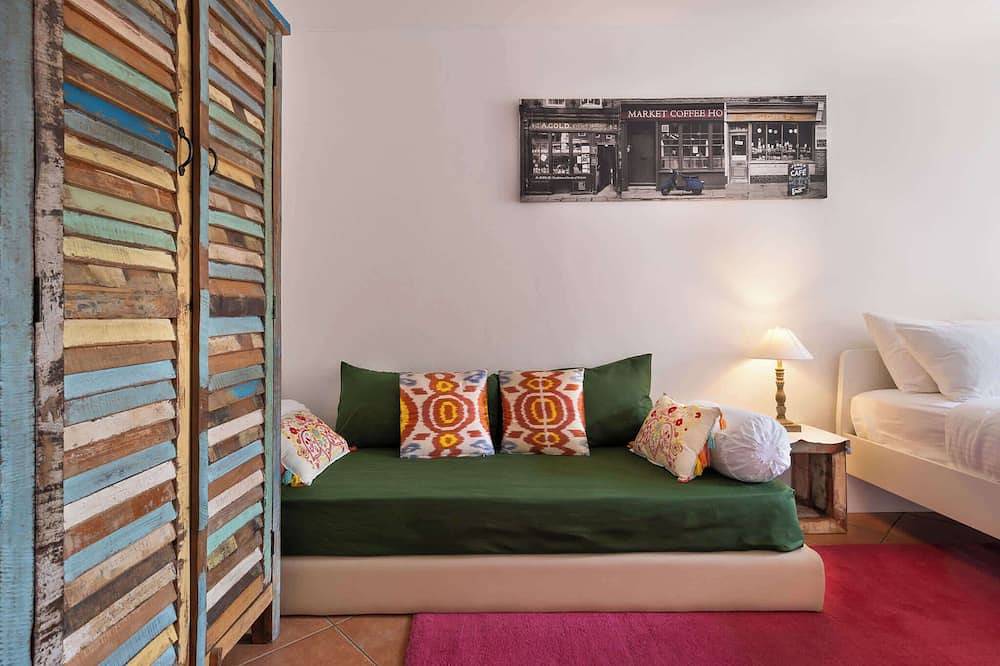 Ganze Wohnung, Italian Lakes 2 bedroom Apartment with fresco in Lesa, Lago Maggiore (Piemont)