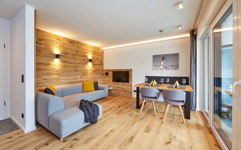 Ganze Wohnung, Hubertus 13 - helle Wohnung im modernen Alpenstil mit großer Terrasse und Garten in Garmisch-Partenkirchen, Bayerische Alpen
