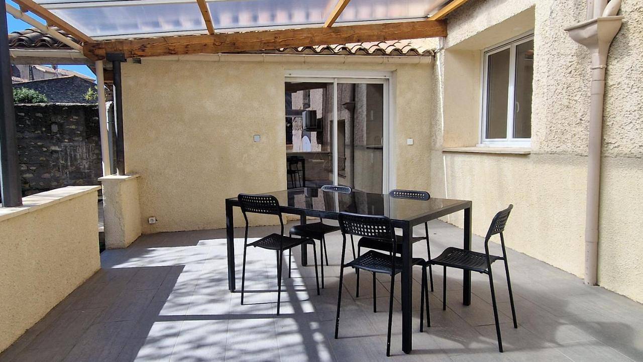 Appartement entier, Apartment - Ground Floor in Magalas, Côte méditerranéenne (France)
