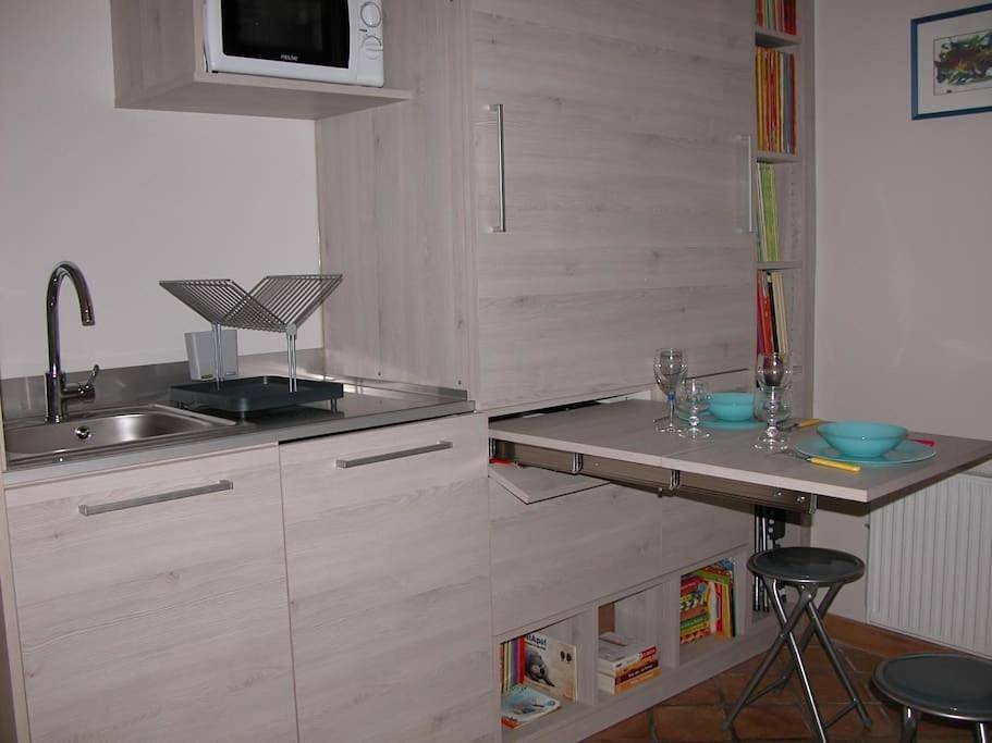 Appartement entier, Studio au pied des troglodytes, près de la plage in Saint-Chamas, Côte méditerranéenne (France)