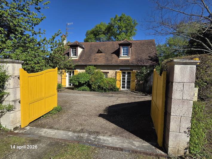 Gîte pour 8 personnes, avec piscine à Creysse