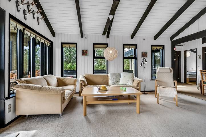Ferieudlejning for 6 personer, med have og terrasse i Hou