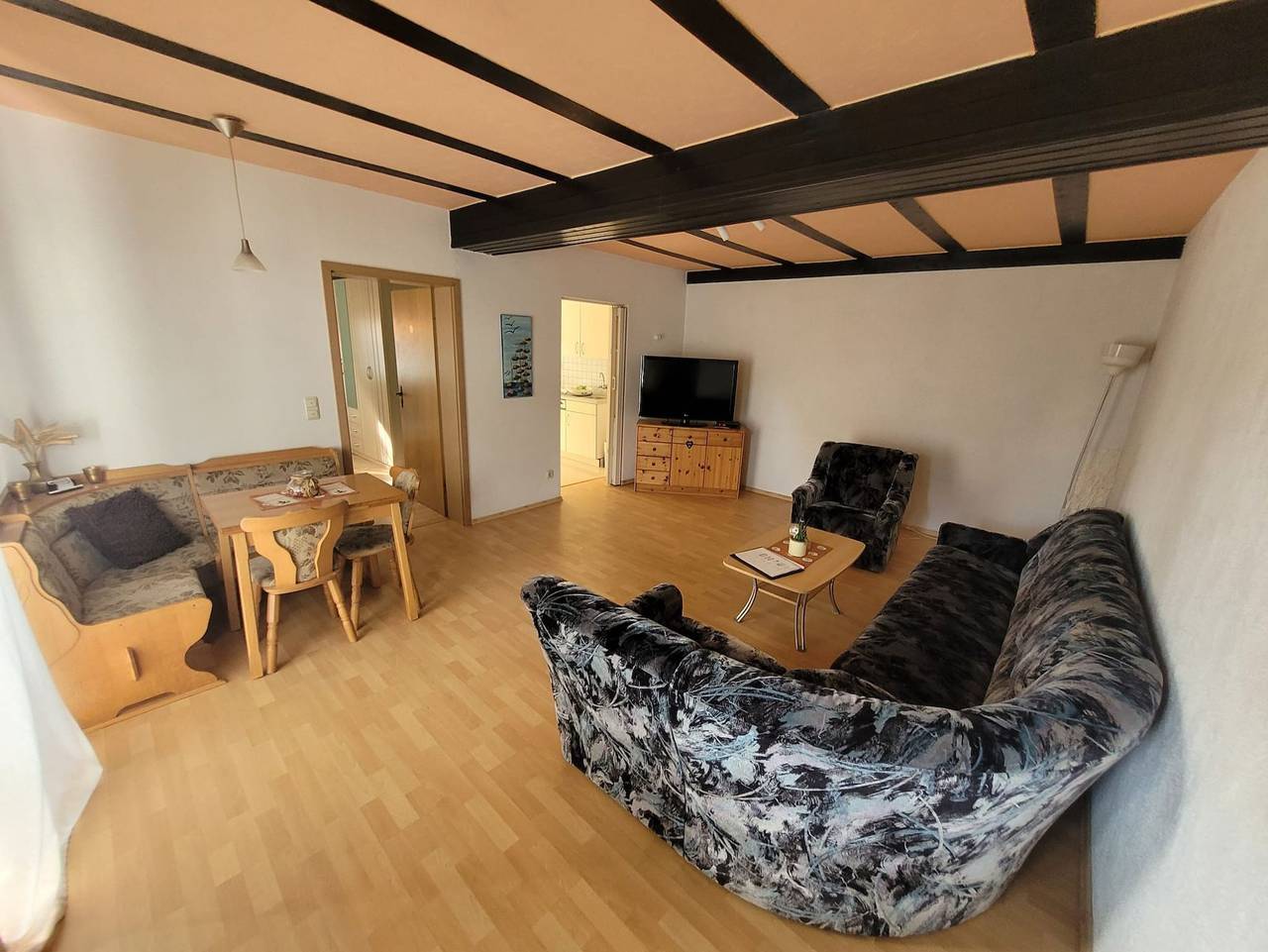 Ganze Ferienwohnung, Casa Carolina - Fw1 - (Erdgeschoss) Ferienwohnung mit Wohn-/Schlafraum, Schlafraum, Küche und Bad/Wc in Wartburg, Eisenach