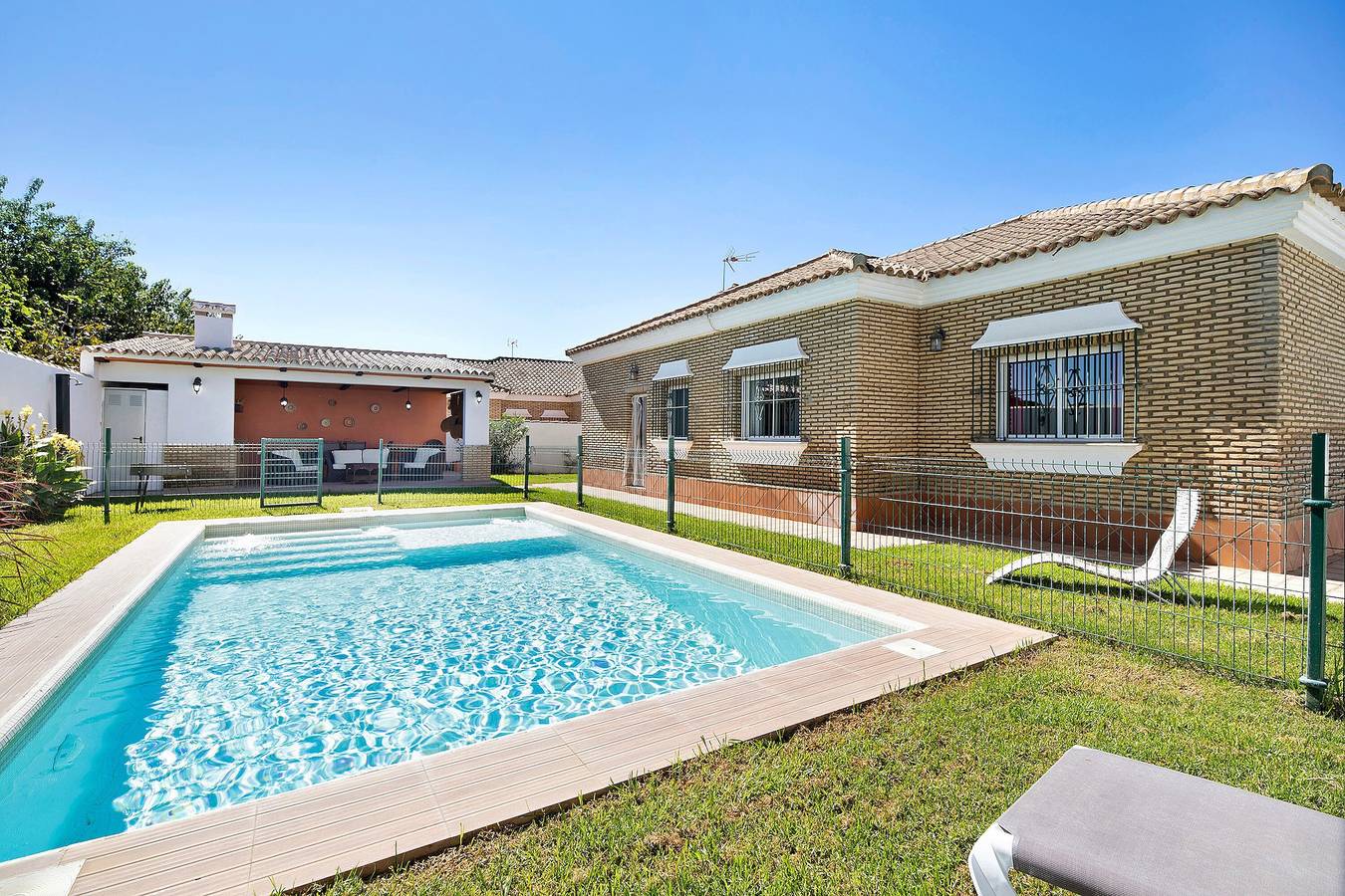 Casa de vacaciones Olivos 1b que admite mascotas, con piscina y Wi-Fi in Chiclana de la Frontera, Costa de la Luz