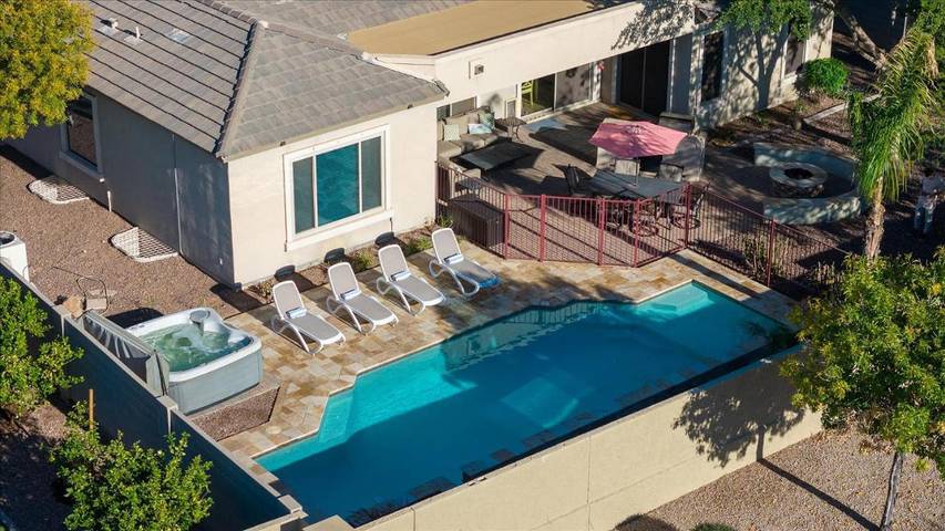 Ferienhaus für 12 Personen, mit Pool und Garten sowie Whirlpool - 1