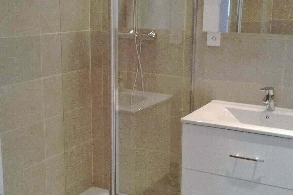 Entire apartment, Nice, 2room, panoramic view, top floor, terrace, airconditioned, wifi, parking in Nice (France), Nice region