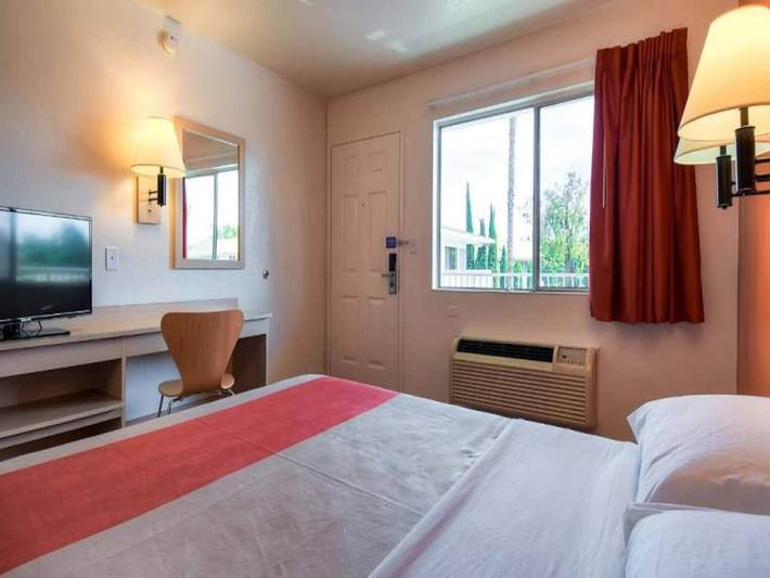 Apartamento entero, 1 cama matrimonial | Adaptado para personas con discapacidad/Bañera in Stanton, Condado de Orange