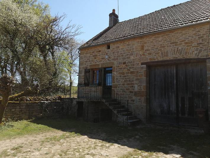 Gîte pour 4 personnes, avec jardin à Nuars