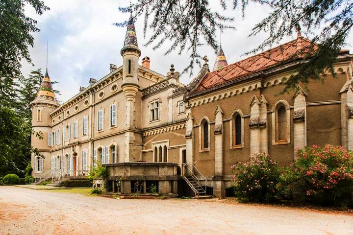Chambre d’hôte pour 4 personnes, avec Jardin ainsi que Piscine et Vue à Grospierres