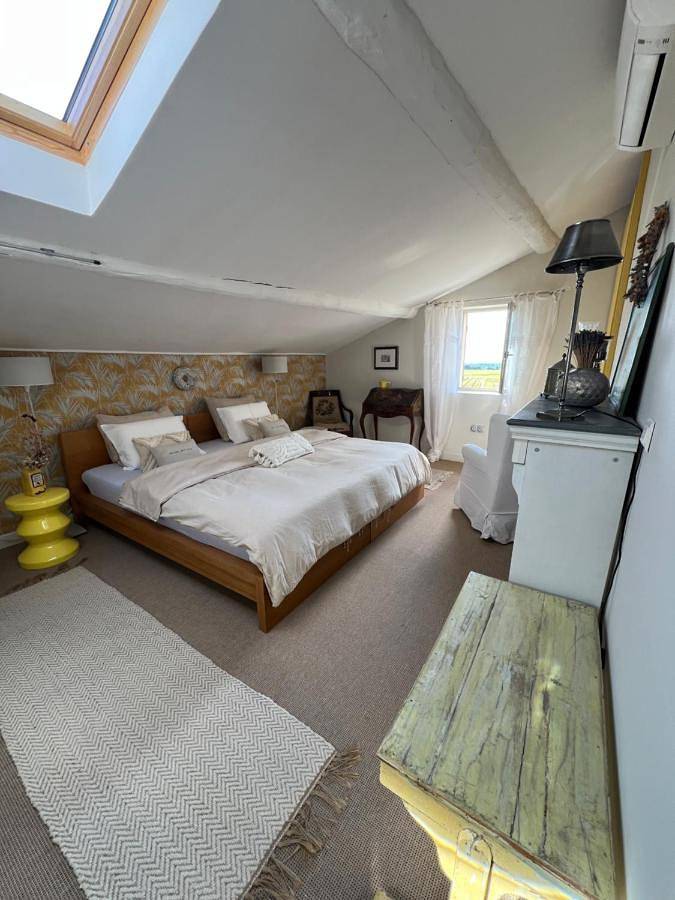 Chambre d’hôte pour 4 personnes, avec terrasse et jardin ainsi que vue et piscine à Vacqueyras - 3