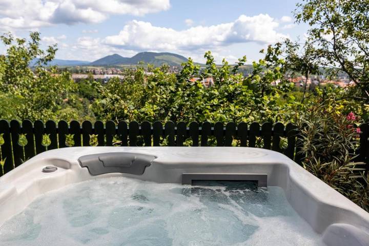 Apartament wakacyjny dla 6 osób, z widok i ogród oraz sauna w Eger