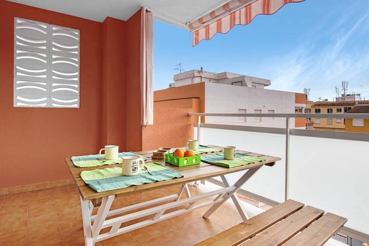 Entire apartment, Apartment 'Casa Pera' with Private Terrace and Wi-Fi in Playa de Chilches, Chilches