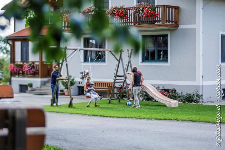 Ferienwohnung für 5 Personen, mit Ausblick und Garten, kinderfreundlich in Hochsteiermark - 2