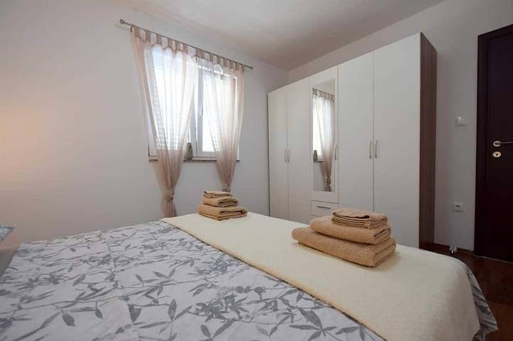 Ganze Wohnung, Ferienwohnung Gem mit Balkon in Malinska-Dubašnica, Krk