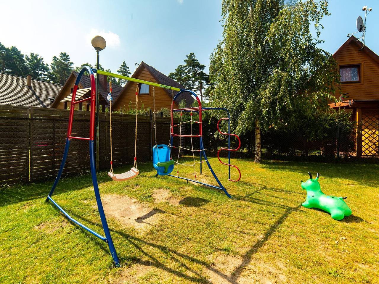 Ganze Wohnung, Geräumige 3-Zimmer-Wohnung, Sommerpool in Powiat Sławieński