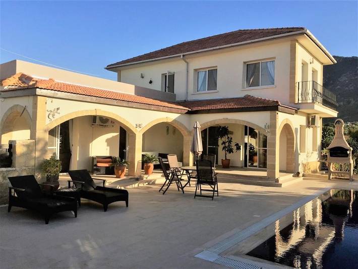 Villa für 7 Personen, mit Ausblick und Garten sowie Pool, kinderfreundlich - 1