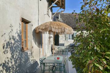Gîte pour 8 personnes, avec jardin, adapté aux familles dans Belley