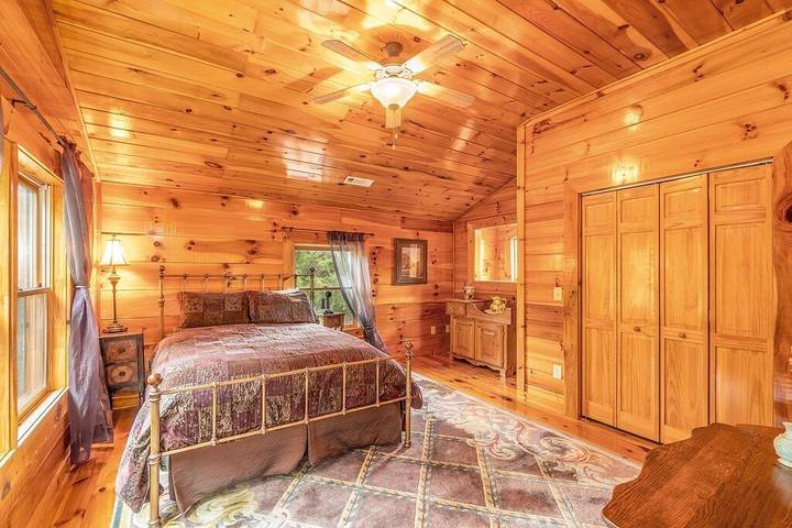 Log cabin for 6 people, with hot tub in Fontana Lake