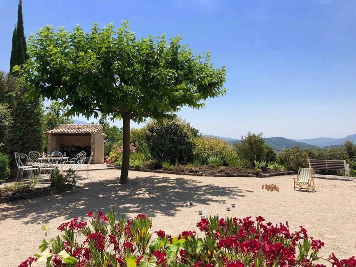 Location de vacances pour 24 personnes, avec vue ainsi que jardin et piscine à Mérindol-les-Oliviers - 2