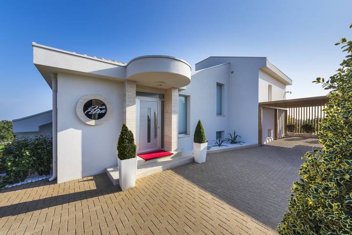 Villa for 12 people, with Ocean view and Sauna in Novalja