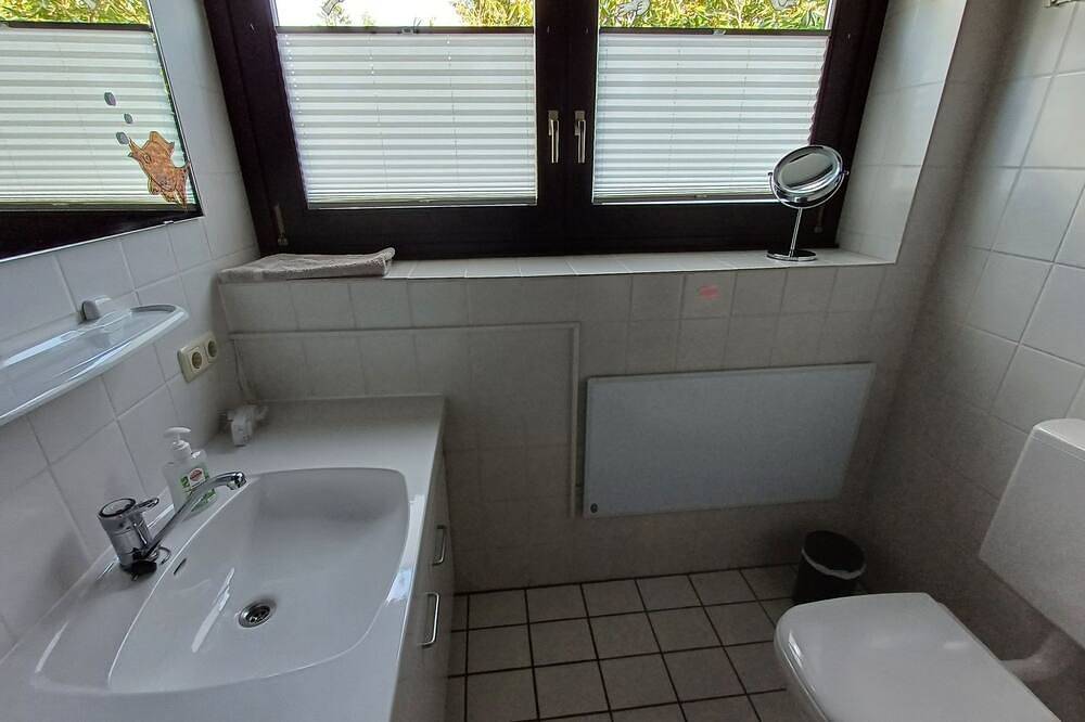 Amselnest in Bromskirchen, Waldecker Land