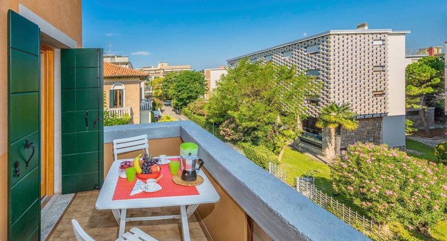 Ferienwohnung für 4 Personen, mit Balkon und Terrasse sowie Garten und Ausblick in Lido di Venezia