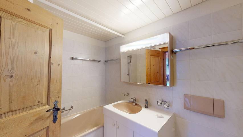 Ganze Wohnung, Apartment Belvair 36 - Gepflegte 3.5-Zimmer-Wohnung mit Südbalkon in Zuoz, Sankt Moritz