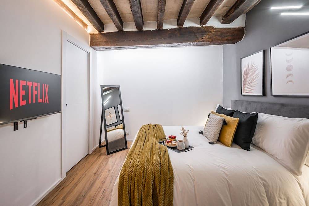Entire apartment, [Design & History Downtown] Hello Beautiful in Modena, Modena Province