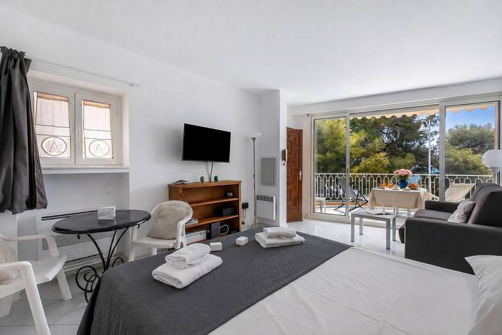 Gîte pour 2 personnes, avec balcon ainsi que piscine et vue sur l’océan à Cap-d'Ail - 4