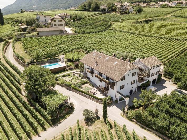 BnB für 2 Personen, mit Balkon und Terrasse sowie Garten und Pool in Kaltern an der Weinstraße
