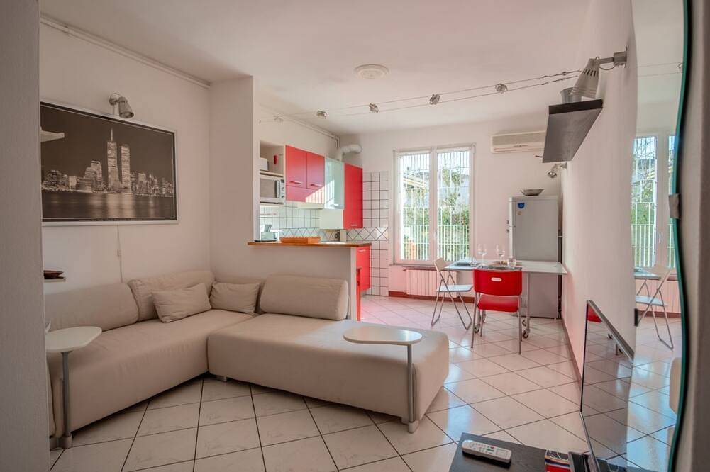 Ganze Wohnung, Guesthost - Comfortable 55 sqm ground-floor apartment, ideal for 2 people.The property is located in the Borgo Trebbia–Infrangibile neighborhood, a residential area in the north-west part of the city.Piacenza city center is easily reachable on foot or in Piacenza, Piacenza Provinz