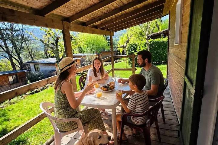 Gîte pour 5 personnes, avec terrasse, animaux acceptés à Darbres