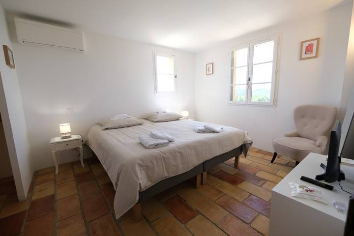 Location de vacances pour 8 personnes, avec piscine et jardin, animaux acceptés à Roussillon - 3