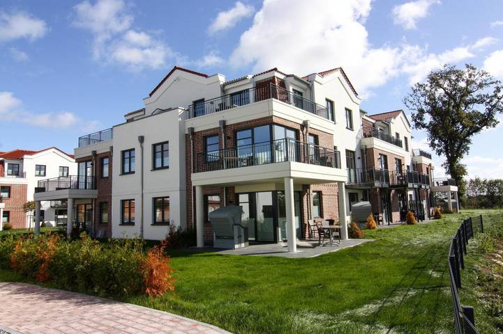Ferienwohnung für 3 Personen, mit Balkon/Terrasse und Balkon sowie Terrasse und Pool in Altjellingsdorf