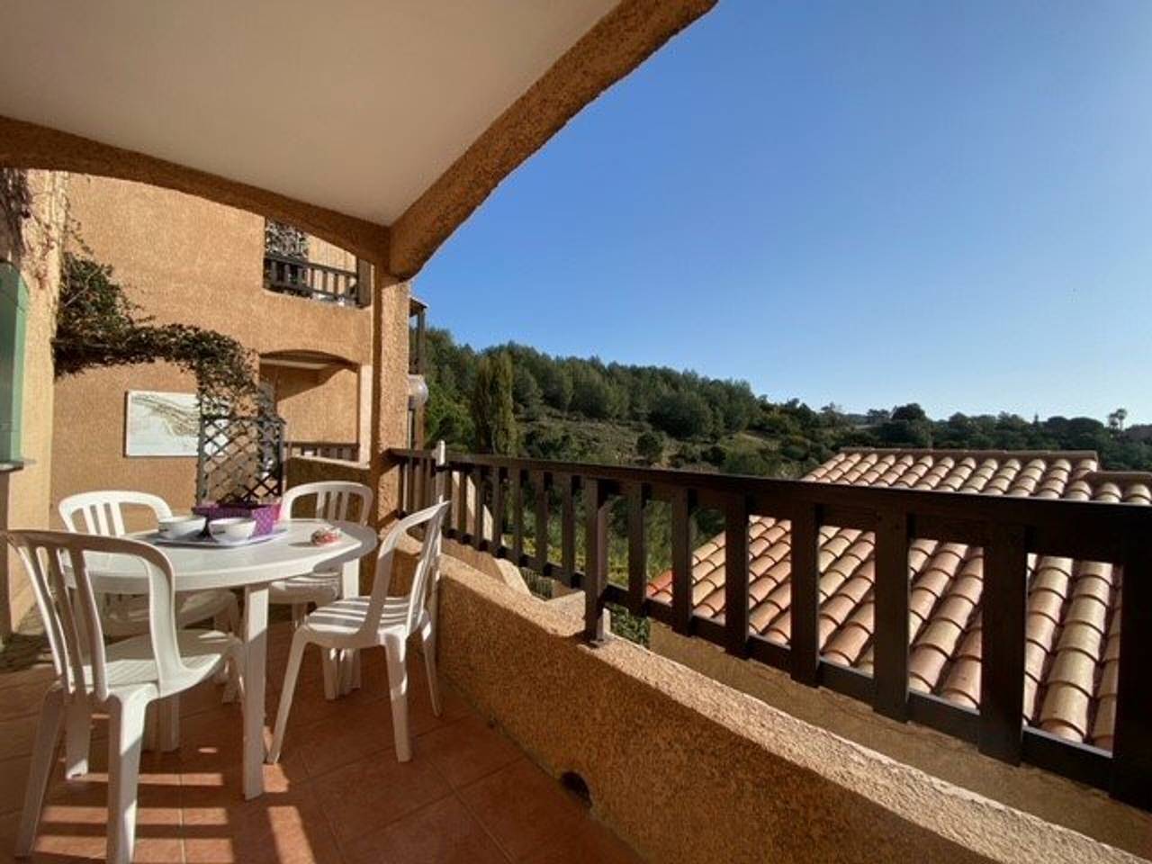Entire apartment, T3 cabin in Les Issambres with pool and parking in Roquebrune-sur-Argens, Draguignan region