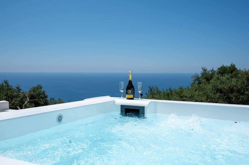 Sea View, Hot Tub, Lichnos Beach & Parga Parking in Preveza unità periferica