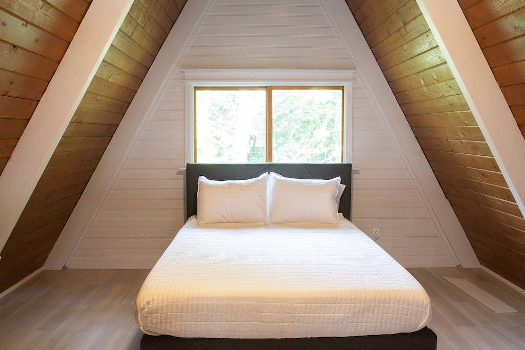 A-Frame Arbor One Block From The Beach-Four Beds and Four Bathrooms! in Madison, Dane County